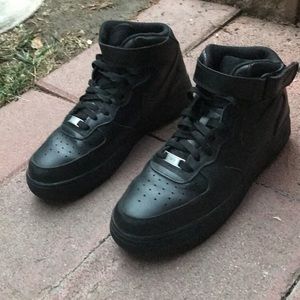 Air Force 1 mid top size 9.5